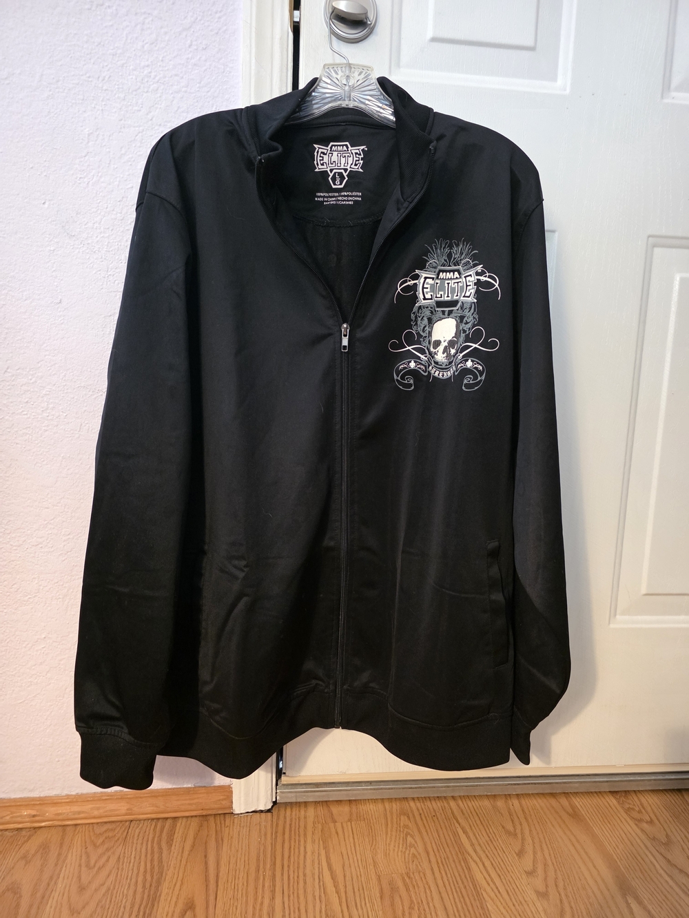 NWOT-Lg MMA  Full-Zip Jacket with Skull Graphic